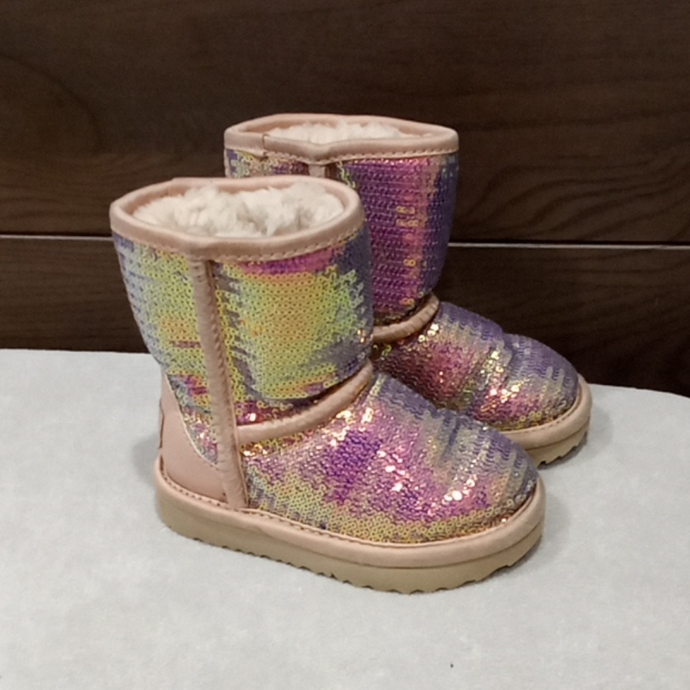UGG BOOTS SIZE 7 - Picture 1 of 3